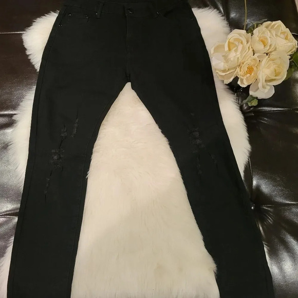 NWOT Distressed Relax  Fit Black Jeans - Picture 2 of 8
